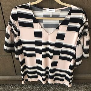 Short sleeve Geometric Top